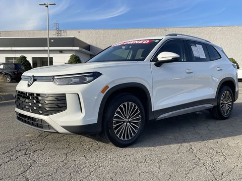 Used 2025 Volkswagen Tiguan S image 3