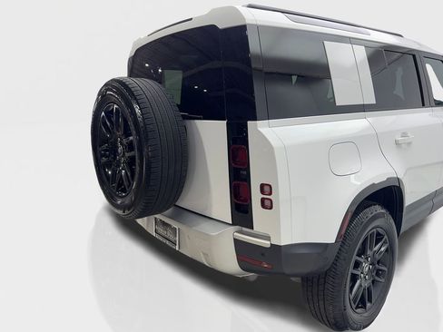 Used 2025 Land Rover Defender 110 S image 18
