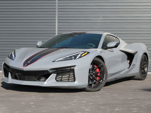 Used 2025 Chevrolet Corvette Z06 image 1