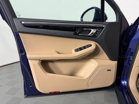 Certified 2025 Porsche Macan image 19