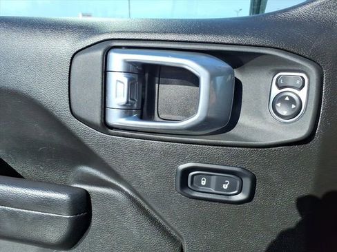 Used 2025 Jeep Wrangler Unlimited Rubicon image 12