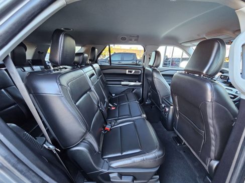 Used 2022 Ford Explorer XLT w/ Equipment Group 202A image 31