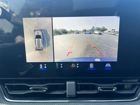 Used 2025 Chevrolet Equinox RS w/ Safety and Technology Package FWD image 17