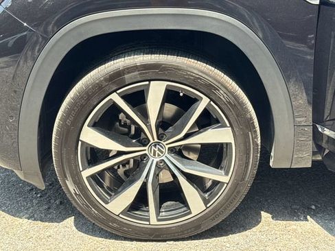 Used 2024 Volkswagen Atlas Cross Sport SEL Premium R-Line AWD/4WD image 25