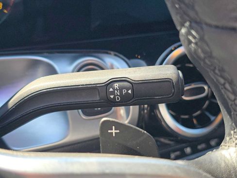 Used 2022 Mercedes-Benz GLB 250 image 35