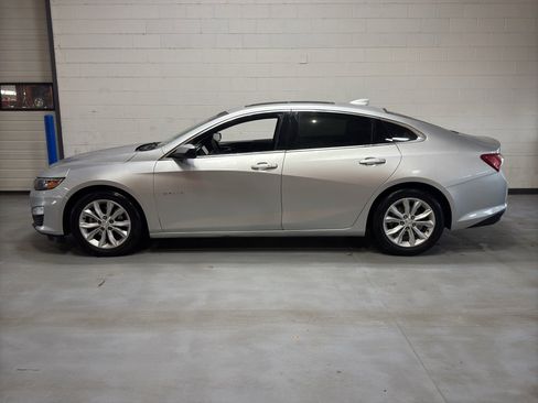Used 2021 Chevrolet Malibu LT image 2