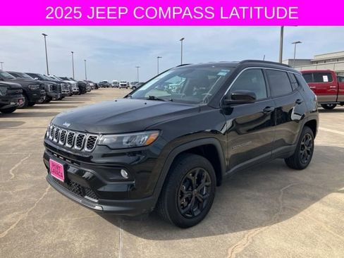 Used 2025 Jeep Compass Latitude w/ Convenience Group image 3
