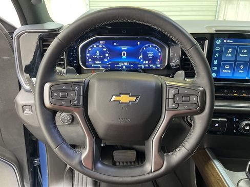 Used 2024 Chevrolet Silverado 1500 High Country w/ Z71 Off-Road Package AWD/4WD image 17