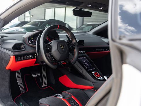 Used 2023 Lamborghini Huracan Tecnica RWD image 28