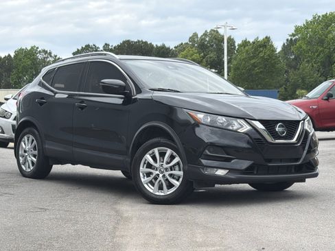 Used 2021 Nissan Rogue Sport SV FWD image 2