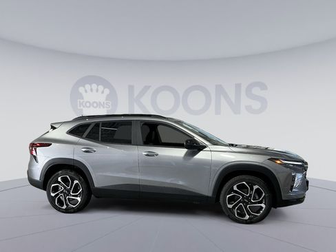 New 2026 Chevrolet Trax RS w/ Sunroof Package image 17