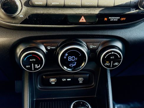 Used 2023 Hyundai Venue SEL image 8