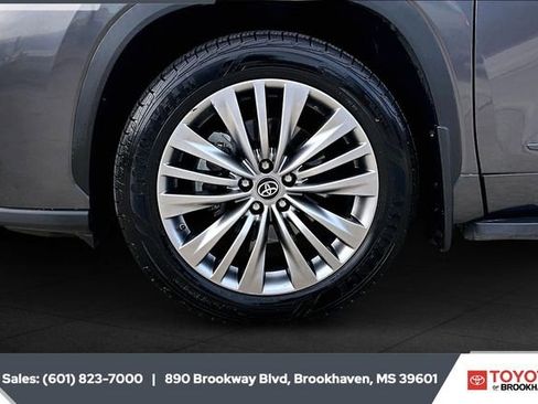 Used 2022 Toyota Highlander Platinum image 7
