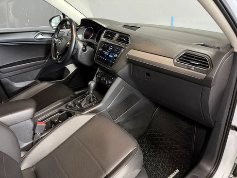 Used 2018 Volkswagen Tiguan SE AWD/4WD image 19