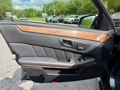 Used 2013 Mercedes-Benz E 350 4MATIC Sedan image 12