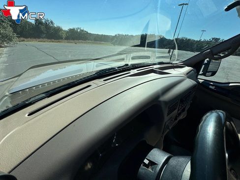 Used 1999 Ford F350 XLT image 22