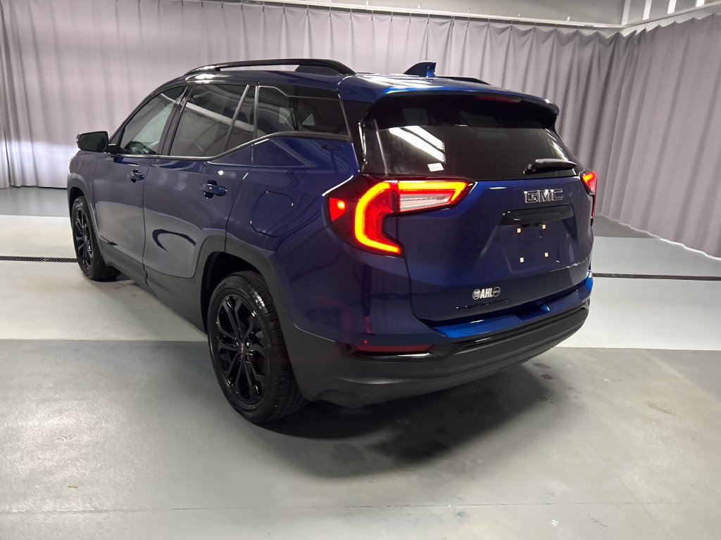 Used 2022 GMC Terrain SLT w/ Elevation Edition FWD image 5