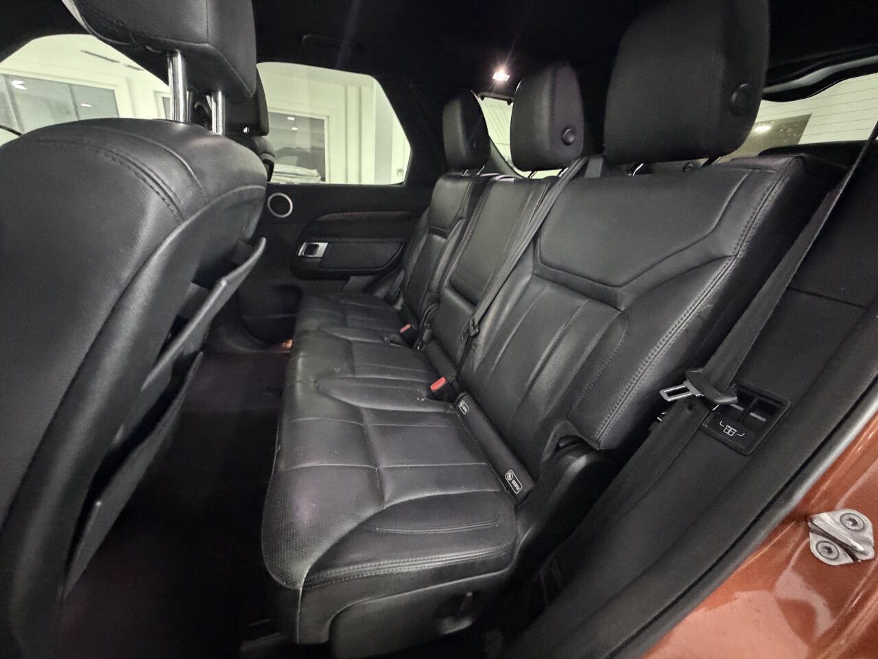 Used 2017 Land Rover Discovery HSE AWD/4WD image 22