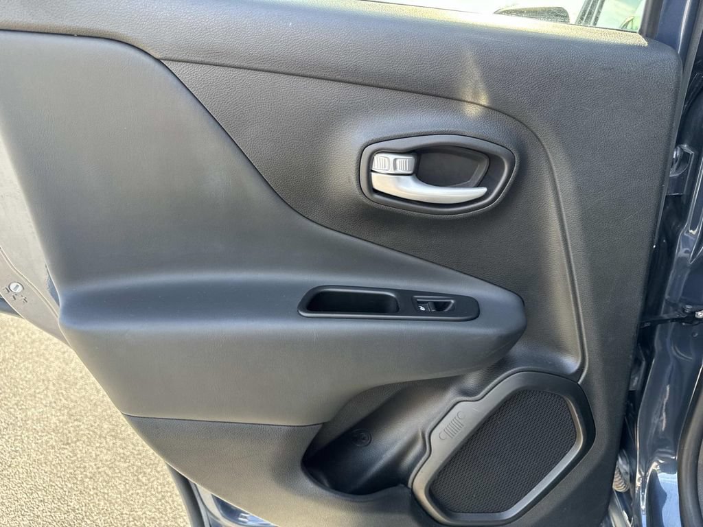 Used 2023 Jeep Renegade Trailhawk AWD/4WD image 18
