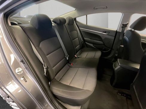 Used 2018 Hyundai Elantra SE image 17