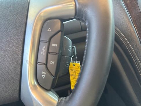 Used 2016 Chevrolet Traverse LT w/ Style and Technology Package image 22