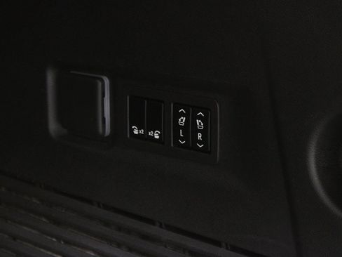 Used 2024 GMC Yukon XL SLT w/ SLT Luxury Package image 41