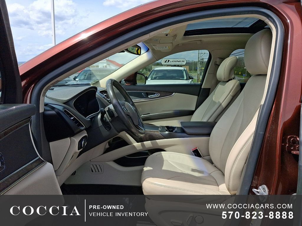 Used 2016 Lincoln MKX Reserve w/ Climate Package AWD/4WD image 13