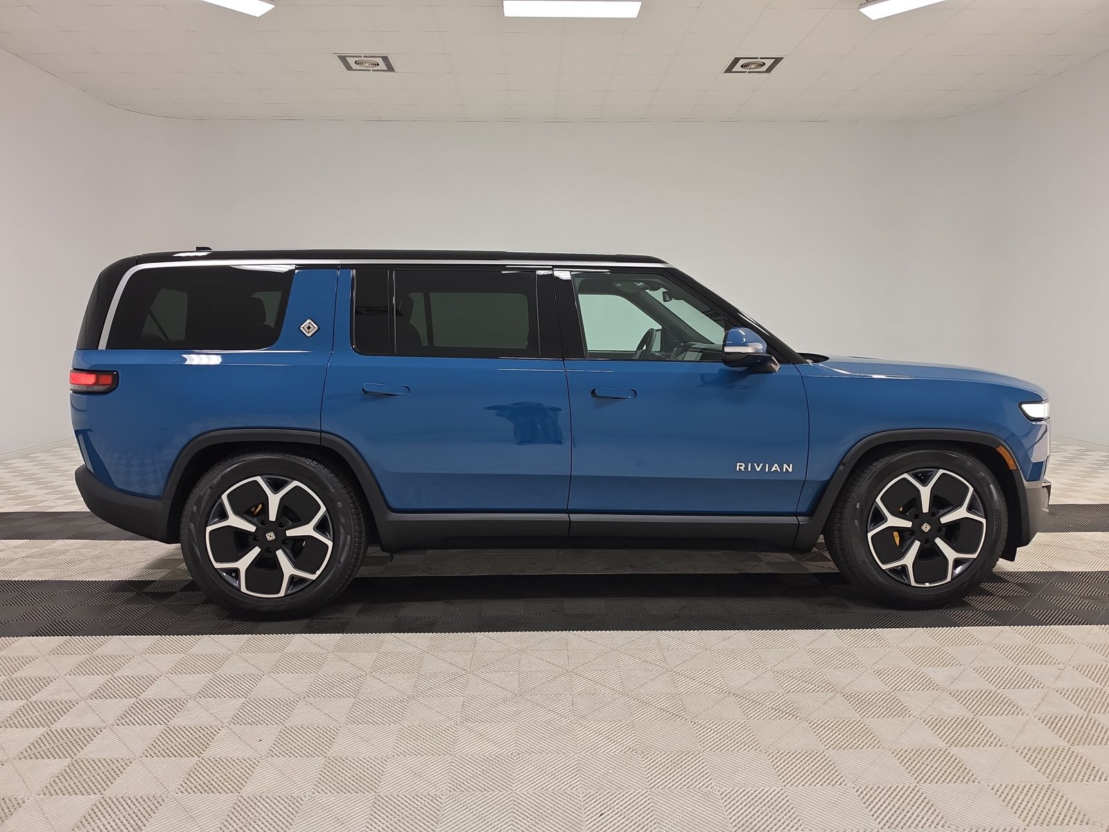 Used 2023 Rivian R1S Adventure Quad AWD/4WD image 6