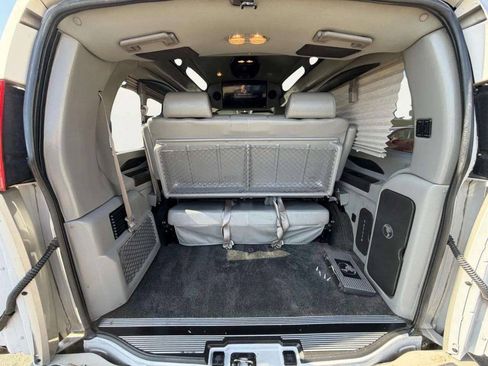 Used 2021 Chevrolet Express 2500 LS w/ Enhanced Convenience Package RWD image 9