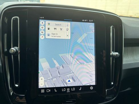 Certified 2025 Volvo XC40 B5 Plus image 29