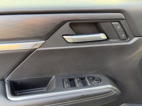 Used 2025 GMC Acadia Elevation image 15