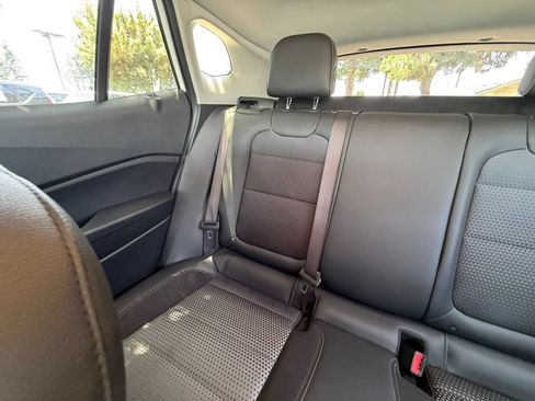 Used 2025 Chevrolet Trax LT FWD image 31