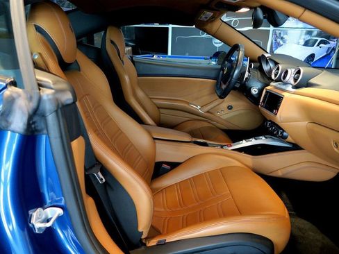 Used 2016 Ferrari California T RWD image 31