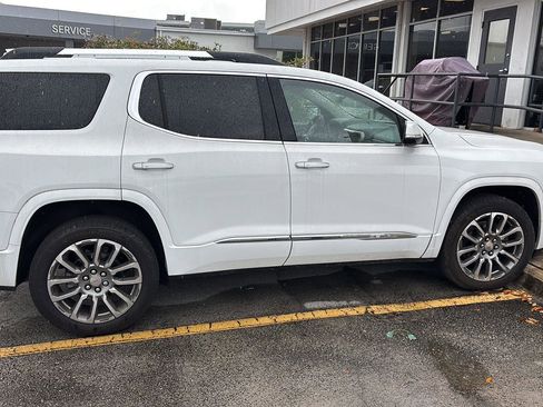 Used 2023 GMC Acadia Denali w/ Denali Ultimate Package image 8