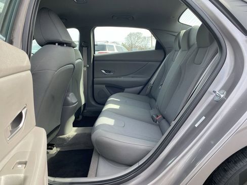 Certified 2023 Hyundai Elantra SE image 14