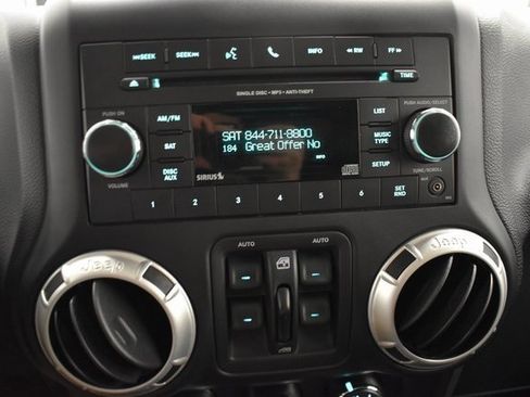 Used 2017 Jeep Wrangler Unlimited Rubicon w/ Cold Weather Group image 8