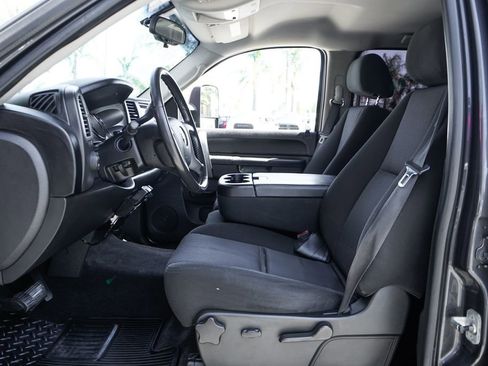 Used 2010 Chevrolet Silverado 1500 LT w/ Regional Value Package image 16