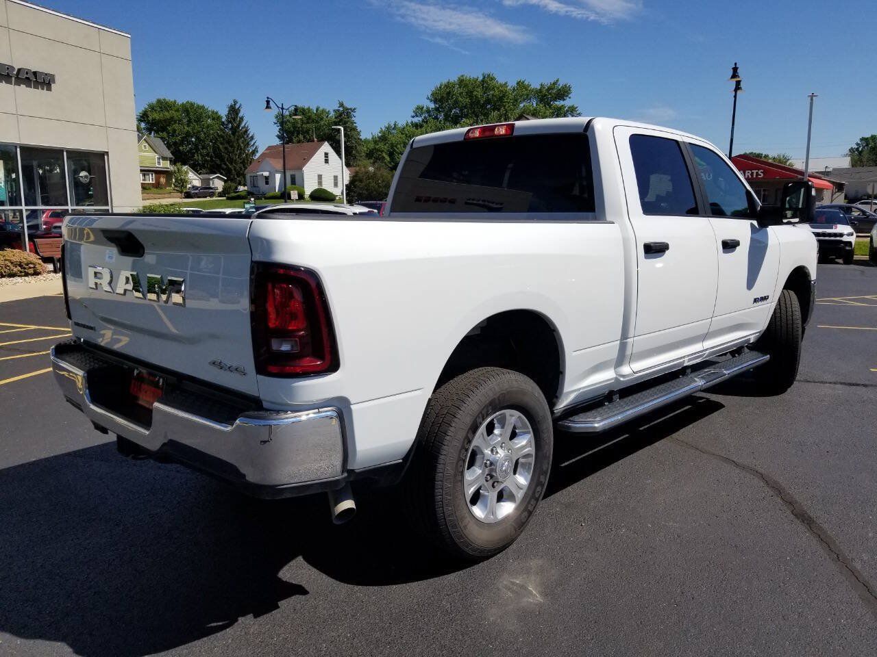 Used 2025 RAM 2500 Big Horn AWD/4WD image 9