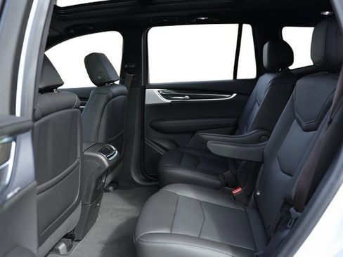 Used 2022 Cadillac XT6 Sport w/ Technology Package image 12