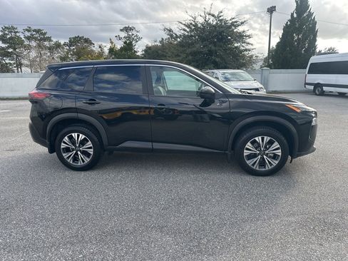 Used 2023 Nissan Rogue SV image 4