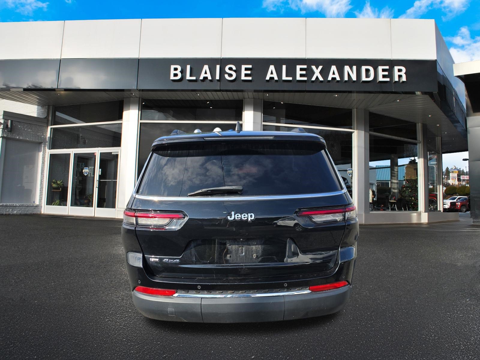 Used 2022 Jeep Grand Cherokee L Laredo w/ Luxury Tech Group I AWD/4WD image 4
