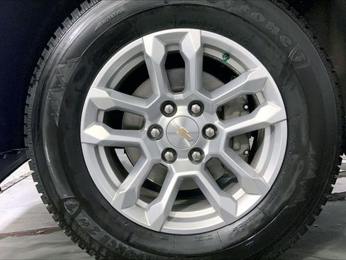 Used 2023 Chevrolet Silverado 1500 LT AWD/4WD image 9