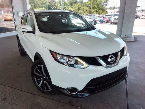 Used 2017 Nissan Rogue Sport SL FWD image 2