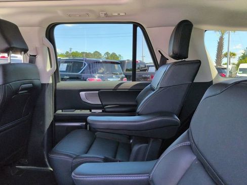 Used 2025 Ford Expedition Platinum AWD/4WD image 15