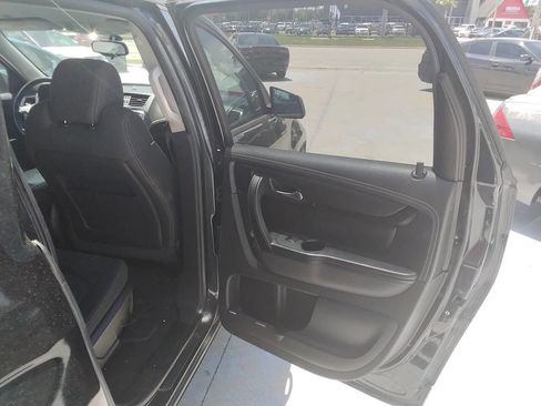 Used 2014 GMC Acadia SLE image 15