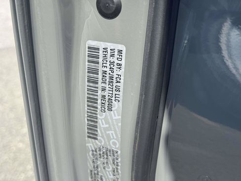 Used 2026 Jeep Cherokee Laredo AWD/4WD image 31