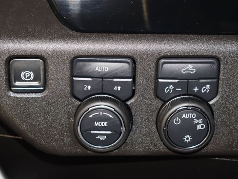 Used 2025 Chevrolet Silverado 1500 LT image 35