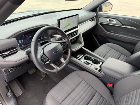 Used 2025 Ford Explorer ST-Line w/ ST-Line Street Pack AWD/4WD image 12