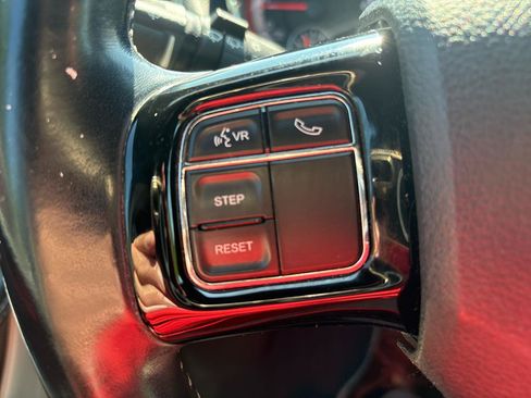 Used 2020 Dodge Grand Caravan SXT FWD image 12