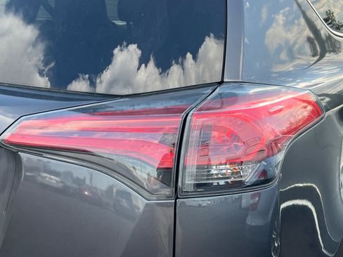 Used 2016 Toyota RAV4 LE AWD/4WD image 18